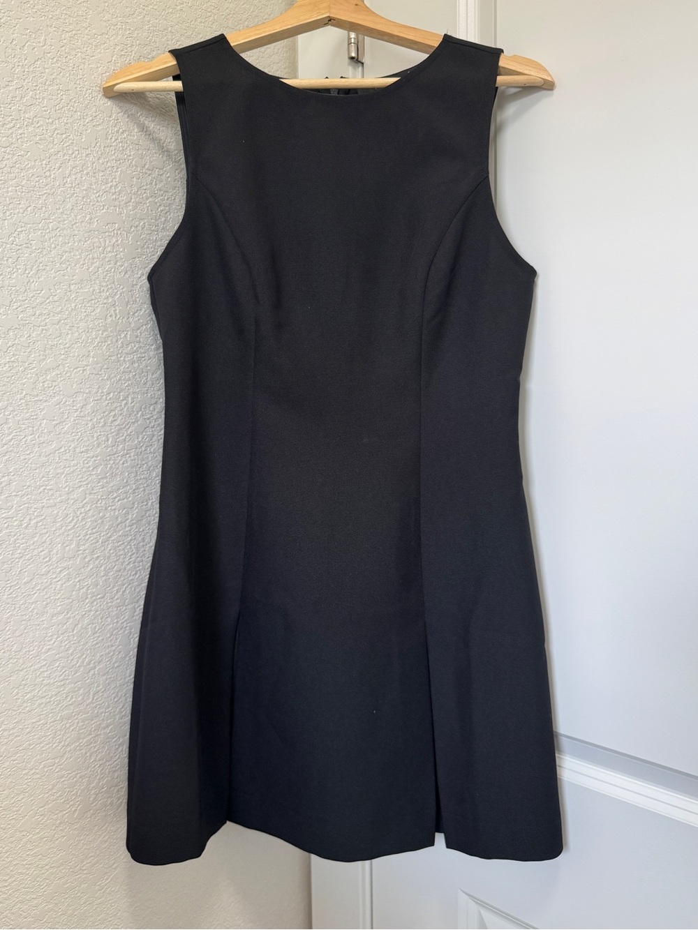 Forever 21 Classic Black Sleeveless Shift Dress